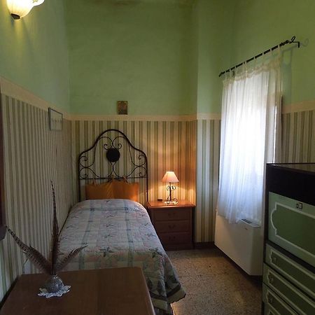 Il Giuggiolo - La Collina Della Quiete Bed & Breakfast Черталдо Екстериор снимка