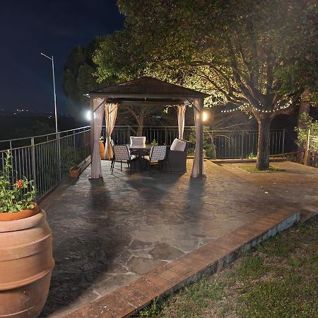 Il Giuggiolo - La Collina Della Quiete Bed & Breakfast Черталдо Екстериор снимка