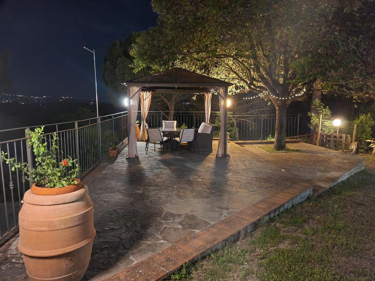 Il Giuggiolo - La Collina Della Quiete Bed & Breakfast Черталдо Екстериор снимка