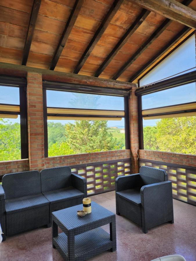 Il Giuggiolo - La Collina Della Quiete Bed & Breakfast Черталдо Екстериор снимка