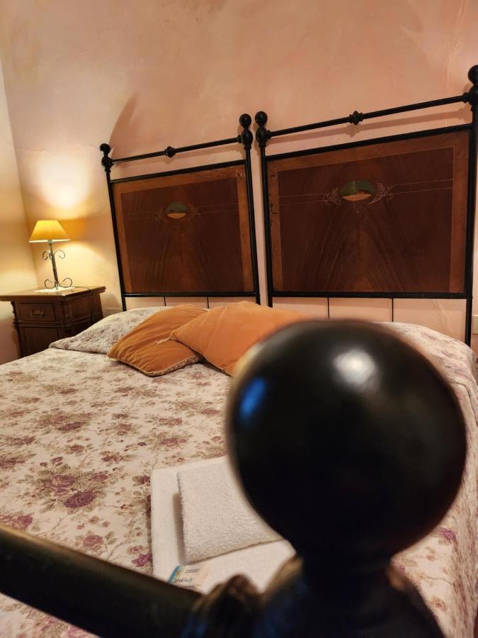Il Giuggiolo - La Collina Della Quiete Bed & Breakfast Черталдо Екстериор снимка