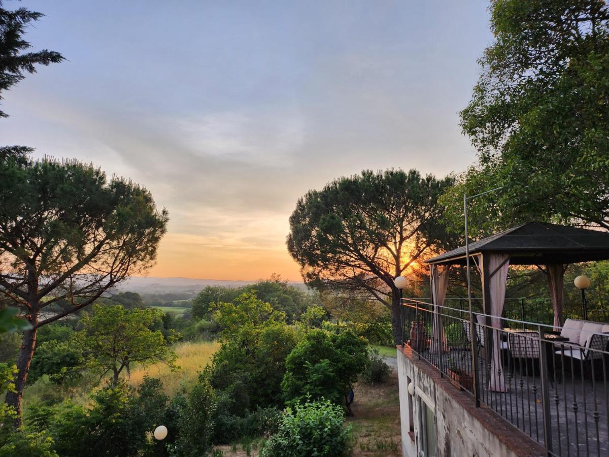 Il Giuggiolo - La Collina Della Quiete Bed & Breakfast Черталдо Екстериор снимка