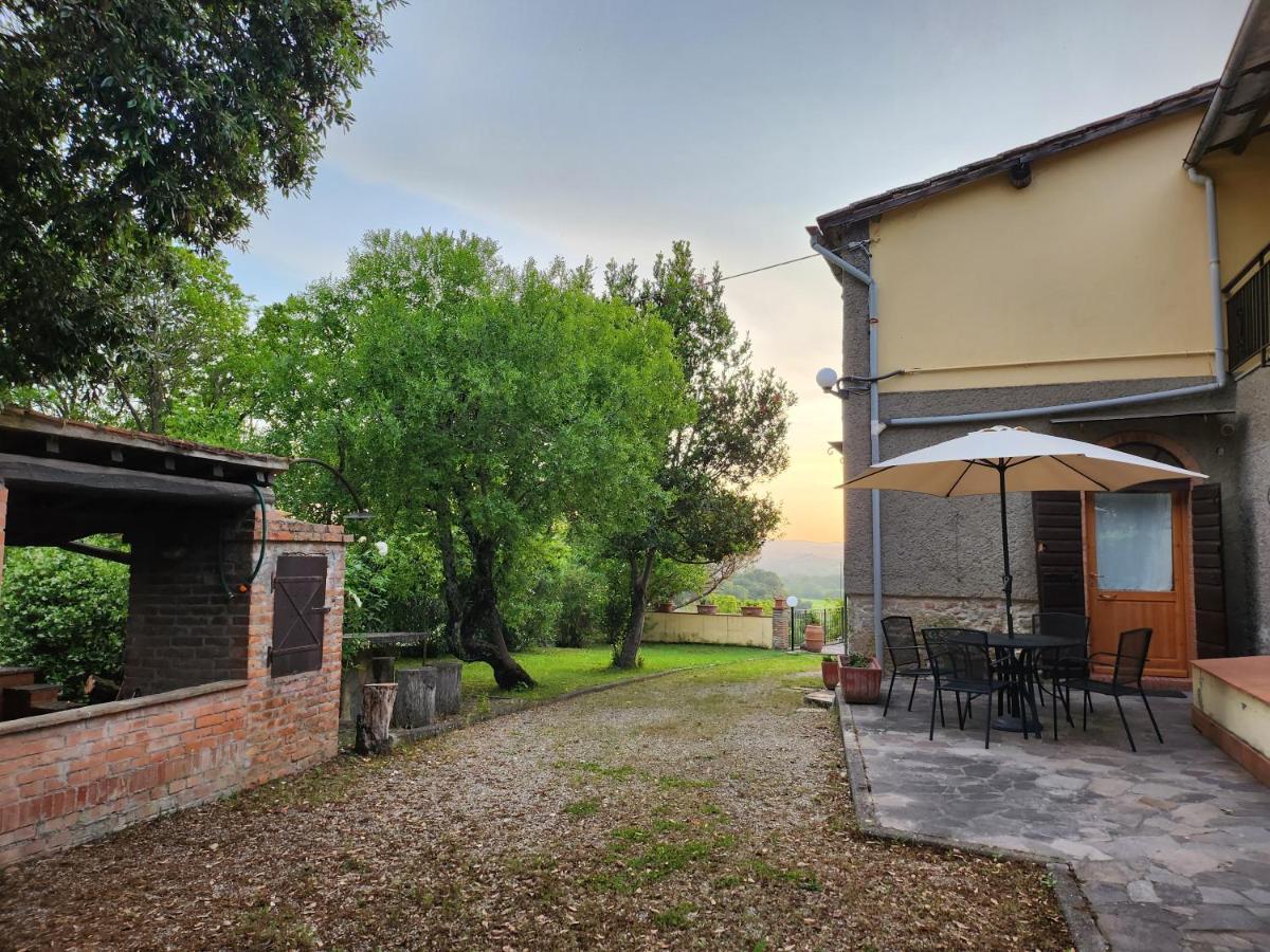 Il Giuggiolo - La Collina Della Quiete Bed & Breakfast Черталдо Екстериор снимка