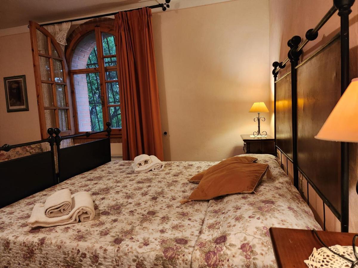 Il Giuggiolo - La Collina Della Quiete Bed & Breakfast Черталдо Екстериор снимка