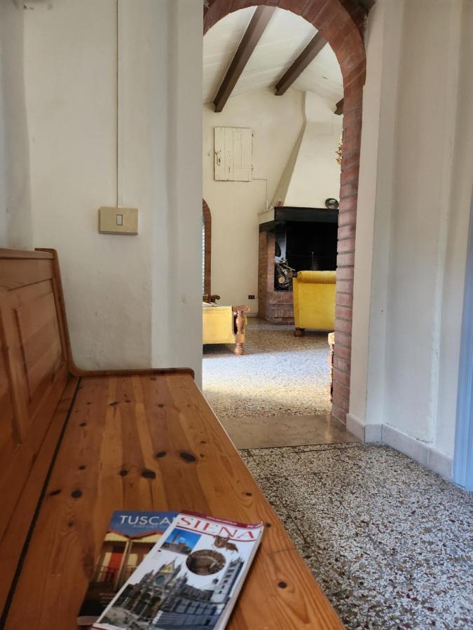 Il Giuggiolo - La Collina Della Quiete Bed & Breakfast Черталдо Екстериор снимка