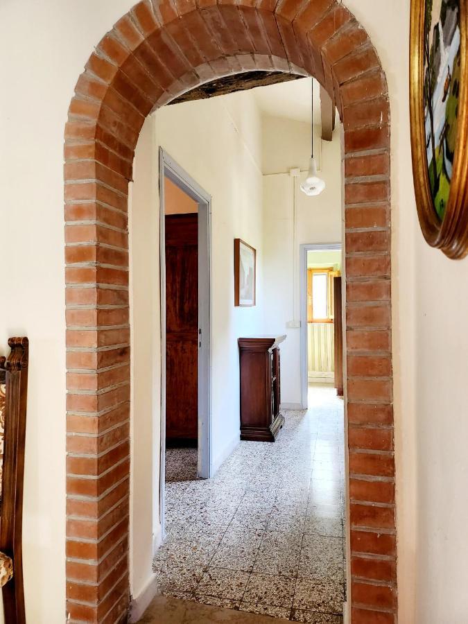 Il Giuggiolo - La Collina Della Quiete Bed & Breakfast Черталдо Екстериор снимка